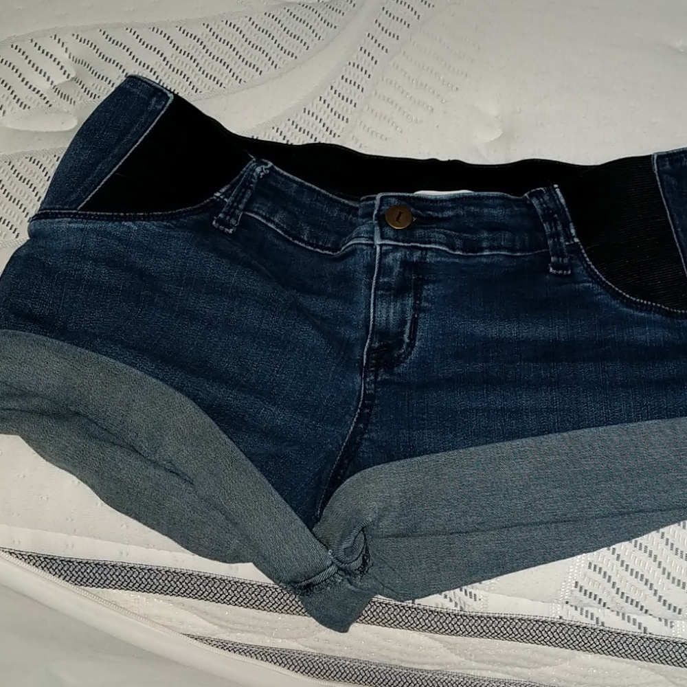 Elastic waistband maternity shorts size 12